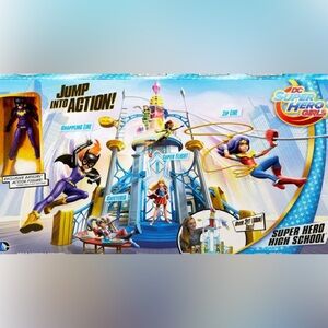 NEW| DC Super Hero Girls Super Hero High School Playset